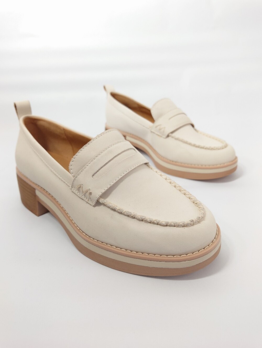 Crown Vintage Ivory Leather Penny Loafers Block Heel Size 9.5M